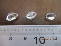 ハーキマーダイヤモンド（ダブル端末水晶　結晶）3Aグレイド　3個　4.5cts　 USA、透明度高く、キズ少ないレアー品_画像3