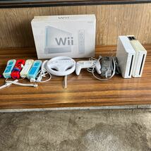 Nintendo Wiiまとめ WiiリモコンWiiUコントローラー ホワイト レッド ライトブルー RVL-036 ヌンチャク ACアダプター Wii 本体 RVL-001 _画像1