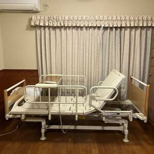 * France Bed hyu- man care bed 2 motor electric nursing bed height / reclining adjustment possibility handrail 4 piece / table attaching secondhand goods 