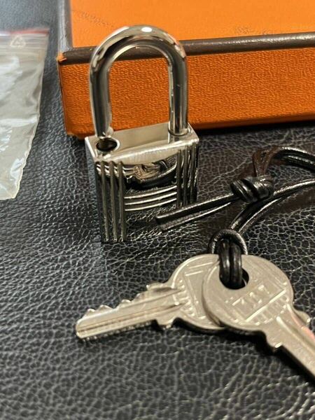 美品　HERMES エルメス カデナ パドロック 南京錠　鍵　107 鍵2本付　未使用保管品　箱付