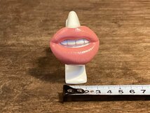 SS-3805■送料込■唇 口 オブジェ くちびる 歯 樹脂製 インテリア 置物 レトロ アンティーク 73g /くHIら_画像4