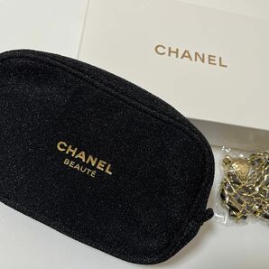 【新品未使用】シャネル　ノベルティ　ホリデー　レッドラメポーチ　非売品　 CHANEL 黒 ブラック