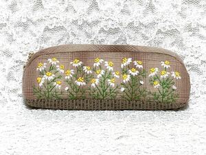  up like. embroidery. glasses pouch camomile 