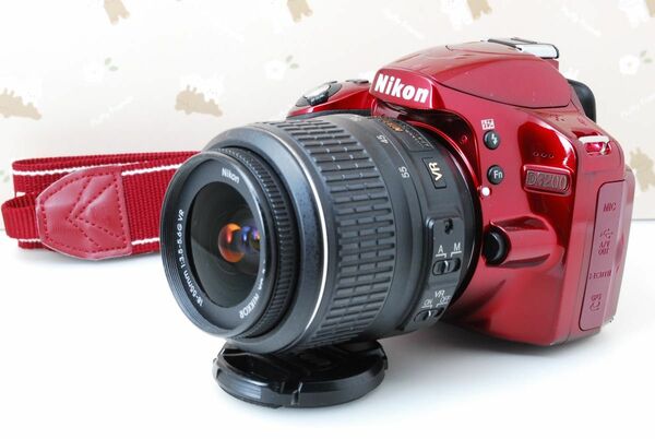 美品★ショット極少★Nikon D3200★高性能デジタル一眼レフカメラ★スマホ転送OK♪レッドカラー