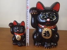 常滑焼　招き猫 23cm+13cm 黒福猫ペア（永和商店「王様印」）_画像8