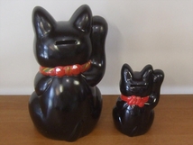 常滑焼　招き猫 23cm+13cm 黒福猫ペア（永和商店「王様印」）№２_画像3