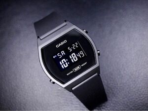 カシオ　デジタル腕時計　薄型　新品未使用　シンプルブラックモデル