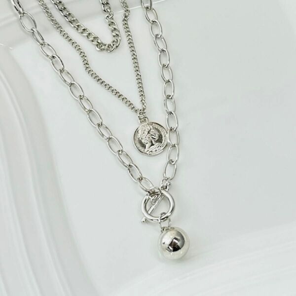 ネックレス　ユニセックス　ペンダント 首飾り　韓国ファッション　シルバー 銀色 鎖