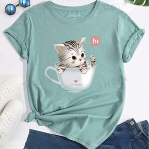 猫柄　半袖Tシャツ　ティーカップに入った子猫　ブルーグリーン