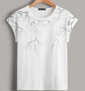 花柄　フラワープリント　フレンチスリーブ　Tシャツ　ホワイト