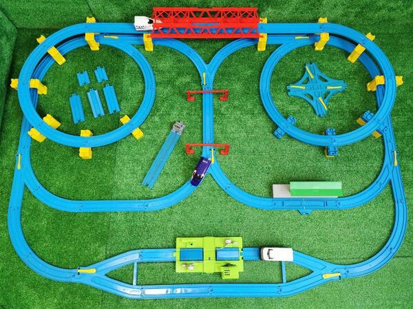 プラレール レイアウト 大きな鉄橋 踏切 駅 架線柱 車両 レール セット 洗浄済