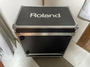 Roland 7U rack case с роликами .