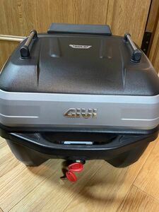 GIVI リアボックス　B32N-ADV