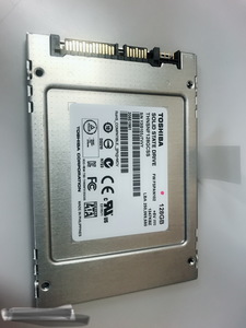 ★中古動作品★2.5インチ ノート用SSD 128GB　TOSHIBA SATA ハードディスク　THNSNF128GCSS ★送料無料★初期保障あり