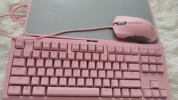 【Razer】ゲーミングキーボード、マウス、パッド3点セット ピンク