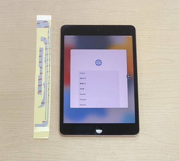 iPad Mini 5 純正再生品 黒 フロントパネル 画面 液晶 修理 交換 、両面テープ 糊 画面 パネル 交換テープ 付き 。 ジャンク 