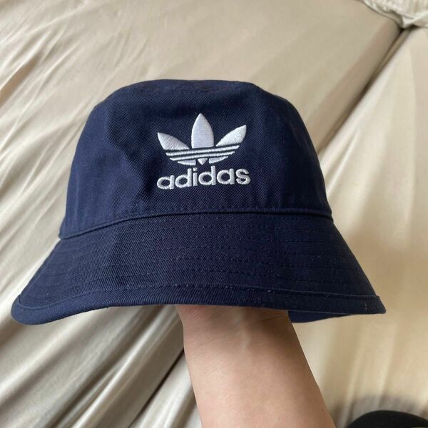 adidas 帽子54〜57センチフリー