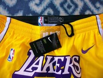 XLサイズ 新品未使用 ロサンゼルス レイカーズ 黄色ショーツ NBA KOBE BRYANT コビー コービー ブライアント Los Angeles Lakers_画像2