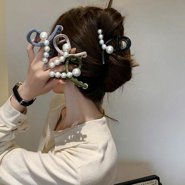 大人気！　パール　ヘアクリップ　ヘアアクセサリー　小さめ　かわいい　 結婚式 おしゃれ 上品