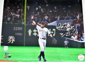 イチロー直筆サイン#51及び引退日付書込大型写真(28X36cm) ドジャース