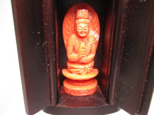 ☆本珊瑚 仏像彫刻の置物 唐木御厨子付 22,94g