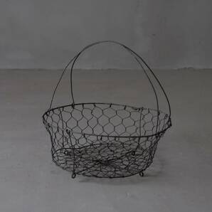 03051 古い鉄網籠 / カゴ 篭 バスケット 小物入れ インダストリアル 工業系 古道具の画像1