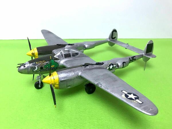 ミリタリープラモデル　完成品　モノグラム　1/48 ロッキードP-38 ライトニング