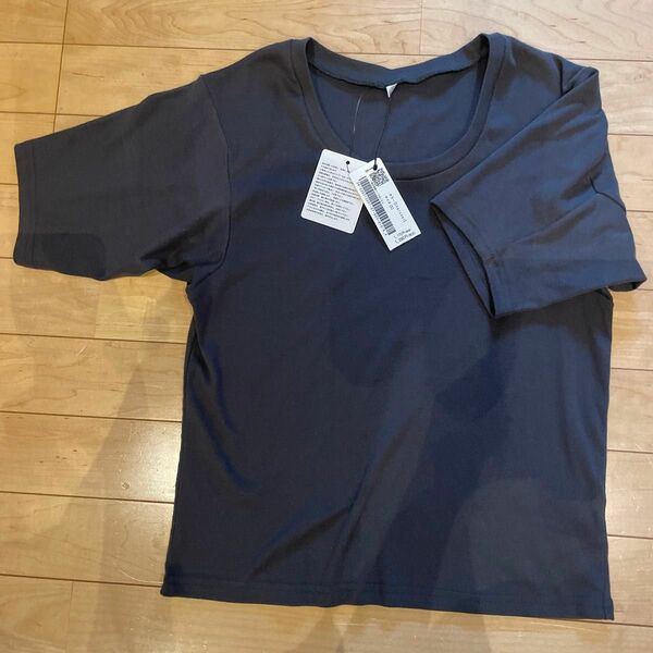半袖　デザインTシャツ　グレー　新品　未使用　タグ付き　レディース　Sサイズ