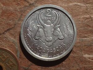 マダガスカル　2Francs　アルミ　1948年　KM#4　(27.2mm, 2.2g)