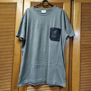 LANVIN en Bleu メンズTシャツ50 グレーカーキ×革ポケット