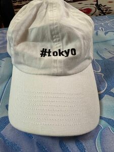 GU キャップ 帽子　TOKYO ロゴ　白