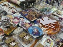 アニメ キャラ 雑貨 大量 まとめ 290点 8.6kg 進撃 鬼滅 IDOLiSH7 僕アカ 弱虫ペダル かのかり ワンピース 缶バッジ アクスタ KB-041_画像3