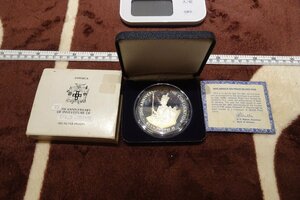 Art hand Auction rarebookkyoto g122 Large silver coin made in JAMAICA Queen of England commemorative coin 136g pure silver 1978 Used Inflation resistance Photos are history, Artwork, Painting, Portraits