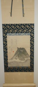 Art hand Auction matériel de calligraphie rarebookkyoto K8 par Inoue Kakugoro, Livre de soie, Mont Fuji, Des vagues de nuages, avec le poème Waka, En boîte, Rouleau épais, Conseiller du gouvernement coréen, Homme d'affaire, Politicien, Peinture, Peinture japonaise, Fleurs et oiseaux, Faune