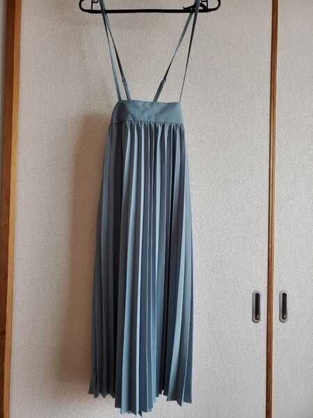 GU ストラップワンピース