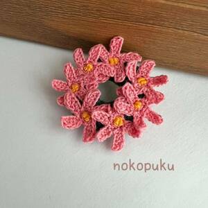 ♪noko♪ハンドメイド　レース糸で編み花　リースブローチ　ピンク