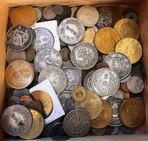 古銭　大量　外国 コイン　日本　銀貨　まとめて　約1518g_画像1