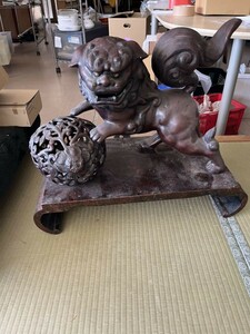 金工家『旭峰』造　唐銅製　毬乗獅子置物　ブロンズ　オブジェ　置物　　台付 真鍮　重い　銅