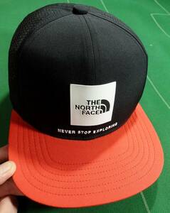 ▲ノースフェイス シリコンラバーロゴ パンチングメッシュキャップ TECH LOGO CAP ブラック/朱色 スナップバックフリー 美品!!!▲