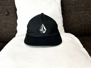 ☆ VOLCOM ボルコム 刺繍ロゴ スナップバック メッシュキャップ ☆