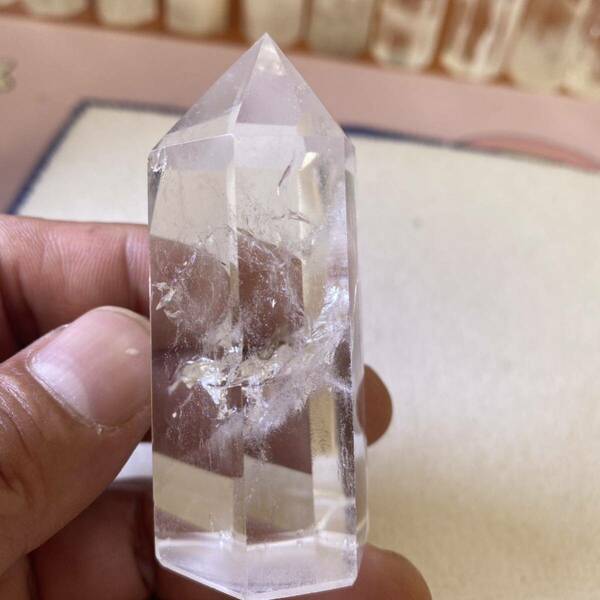 ブラジル産白い 水晶クラスター 能量六角柱　(幸運水晶原石)A02