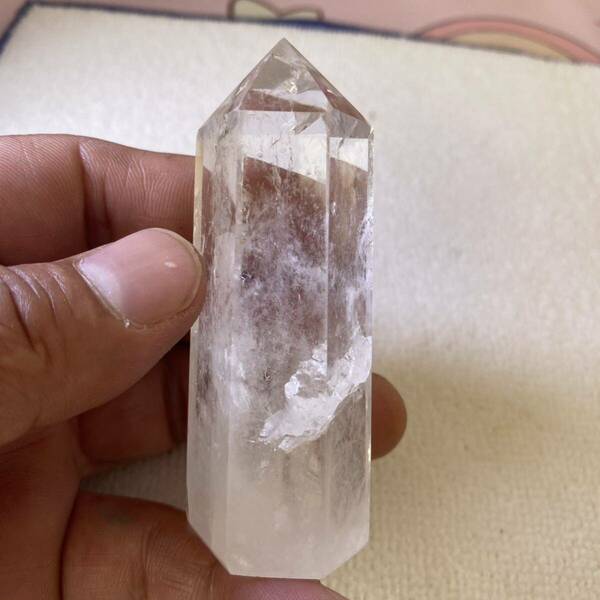 ブラジル産白い 水晶クラスター 能量六角柱　(幸運水晶原石)A04