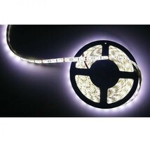 LEDテープライト ホワイト白 24V 5M 5050SMD 白ベース 300連 防水 切断可 両面テープ付 正面発光 LEDテープ DD33_画像2