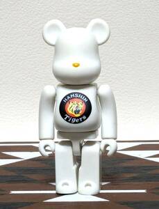 □BE@RBRICK ベアブリック 阪神タイガース×げんべい商店 BE@RBRICK100% BE@RBRICK No.000GExTigers 現品のみ D2403140