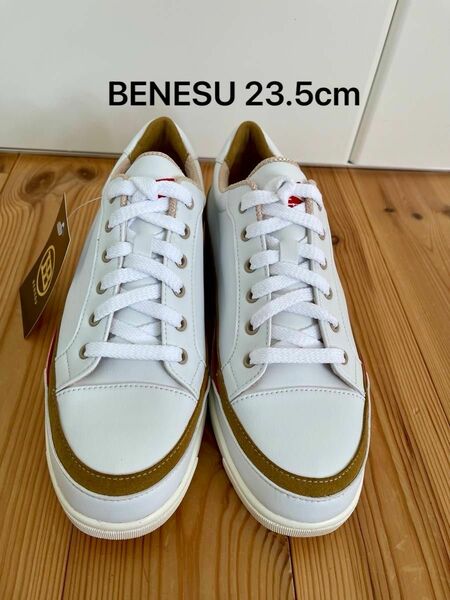 新品 BENESU 白スニーカー 23.5cm ユニセックス　ベネッシュ