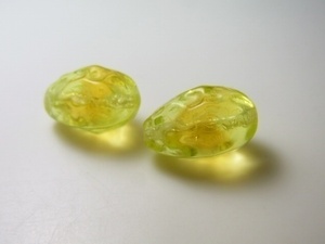 *1920's rare u Ran glass beads 1 piece!,bai color that ①* tonbodama 