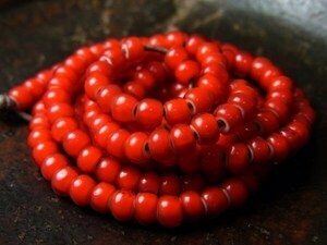 * beautiful . red. small bead white Hearts one ream * tray do beads Goro's 