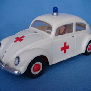 【希少】古いポルトガルPEPEペペ1/24位VW旧型ビートル赤十字救急車白・旧ホイールタイプ/美品・箱付き・フリクション可動・日本未輸入の画像1