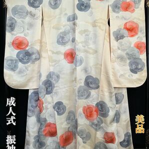 成人式振袖　Mサイズ　花模様刺繍振袖　着丈165cm裄65cm　（２２０）