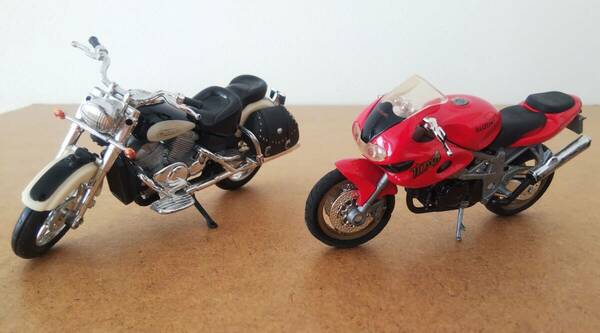 ジャンク バイク フィギュア 模型 マジョレット Suzuki スズキ TL1000　Maisto 世界の名バイクコレクション 1/18 ヤマハ ロイヤルスター